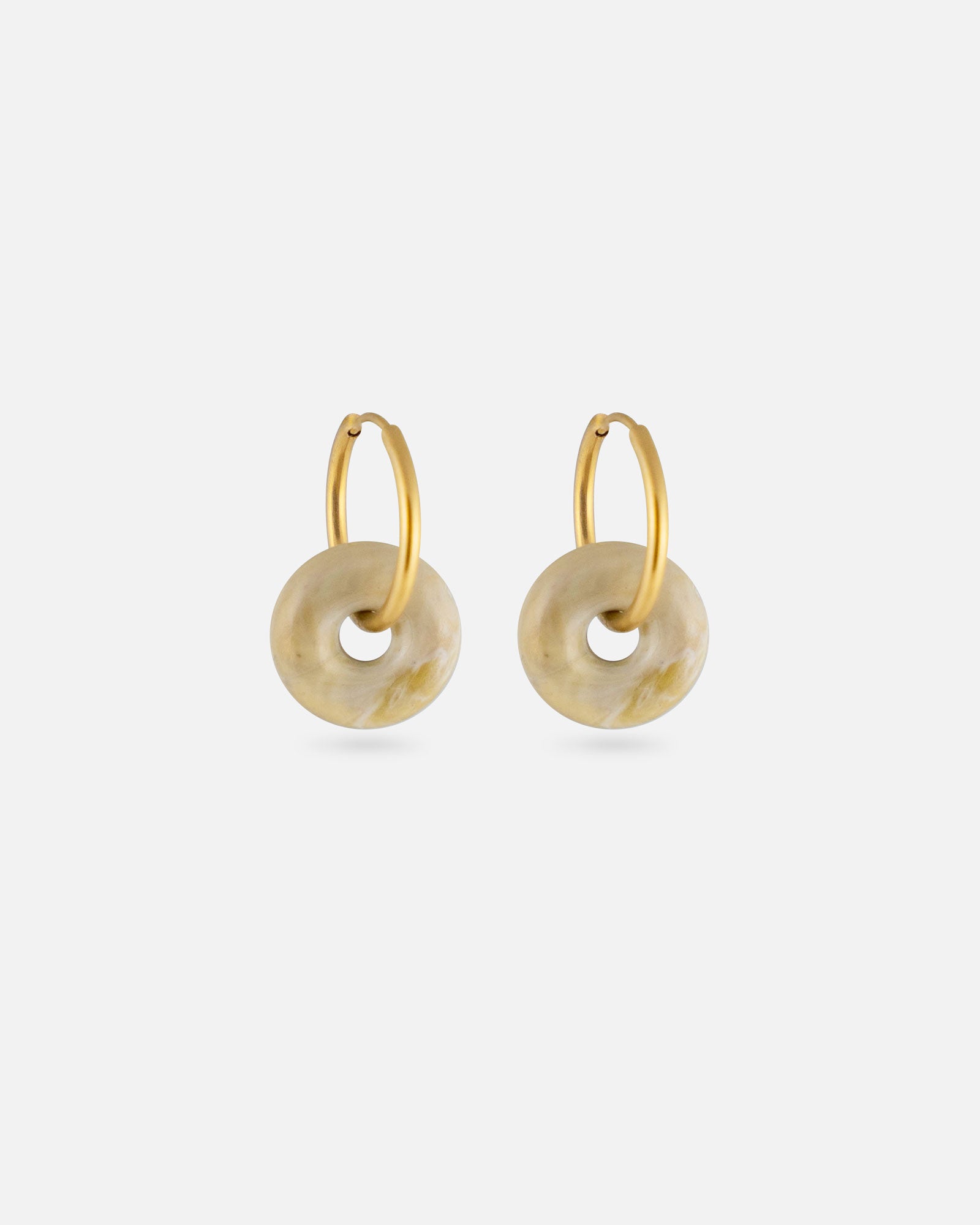 KOHO Hoops Gold mit goldenem Mali Charm Anhänger aus Meeresplastik