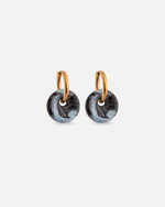 KOHO Ohrringe Kaori aus recyceltem Meeresplastik und Edelstahl gold – Farbe grau blau schwarz (Cold Current), 12mm Ø, 2.5mm dick – handgemacht