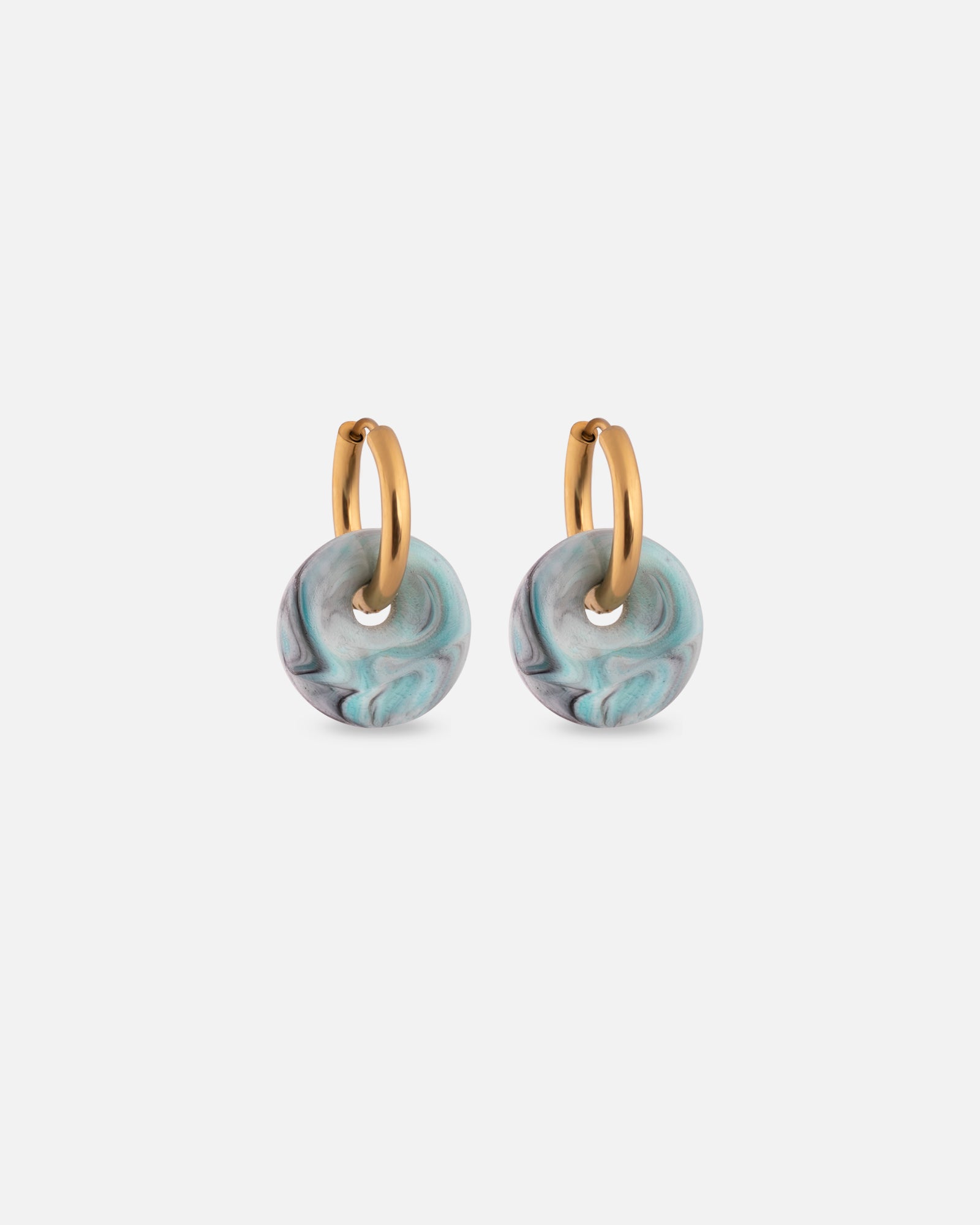 KOHO Ohrringe Kaori aus recyceltem Meeresplastik und Edelstahl gold – Farbe tuerkis mint (Aqua Glow), 12mm Ø, 2.5mm dick – handgemacht