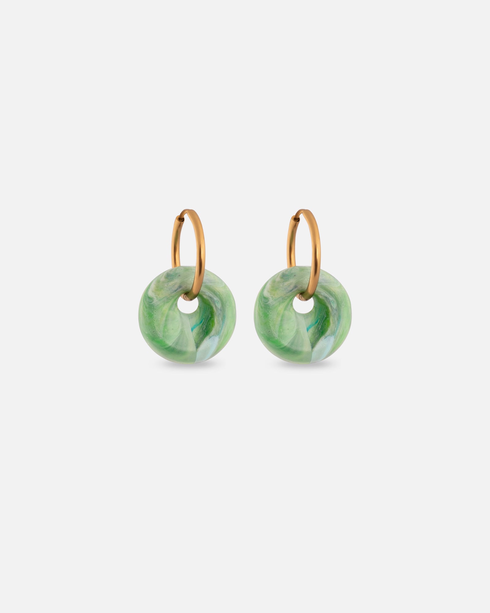 KOHO Ohrringe Kaori aus recyceltem Meeresplastik und Edelstahl gold – Farbe tuerkisgruen (Reef Flow), 14mm Ø, 1.5mm dick – handgemacht
