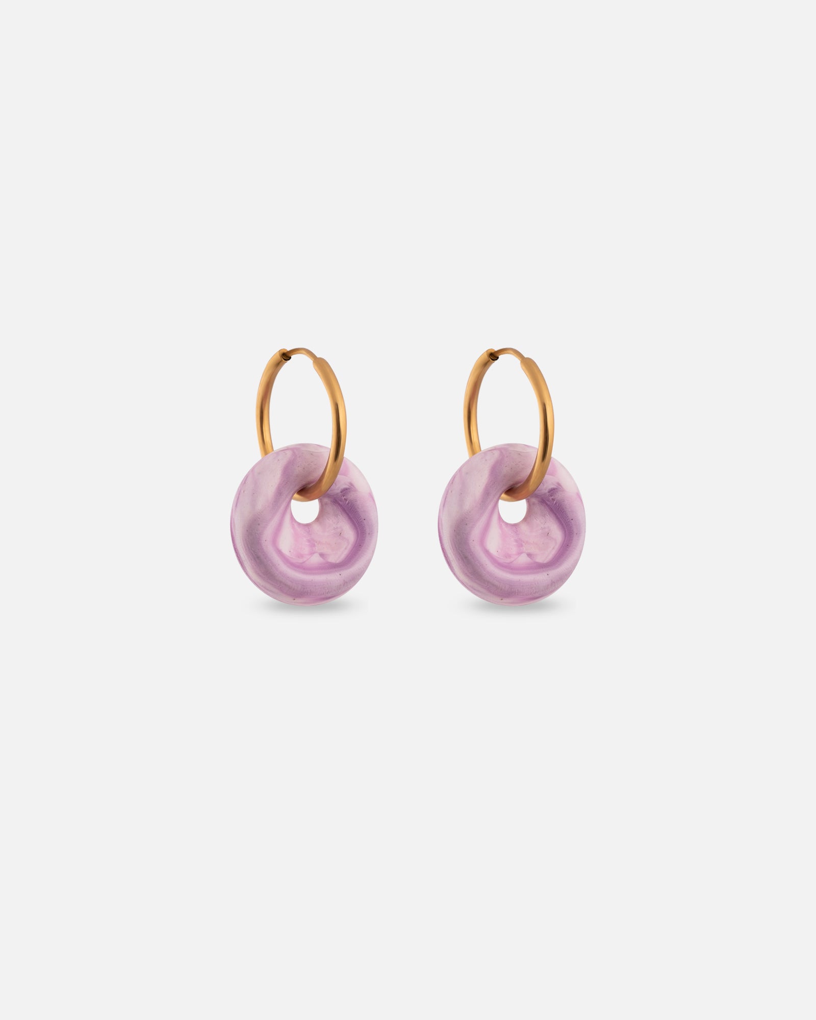 KOHO Ohrringe Kaori aus recyceltem Meeresplastik und Edelstahl gold – Farbe violett (Lavender Tide), 14mm Ø, 1.5mm dick – handgemacht
