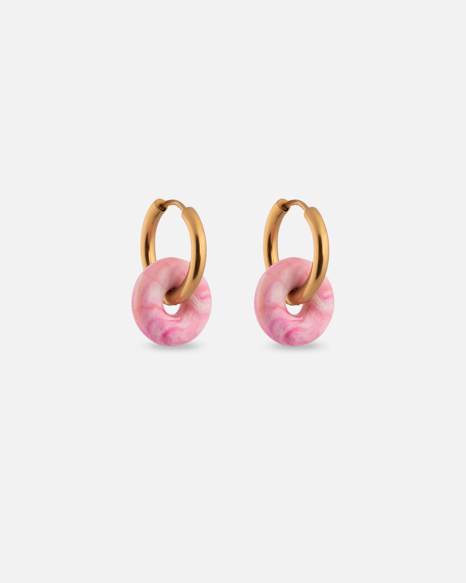 KOHO Ohrringe Mali aus recyceltem Meeresplastik und Edelstahl gold – Farbe korall rosa lachsfarben (Coral Drift), 12mm Ø, 2.5mm dick – handgemacht