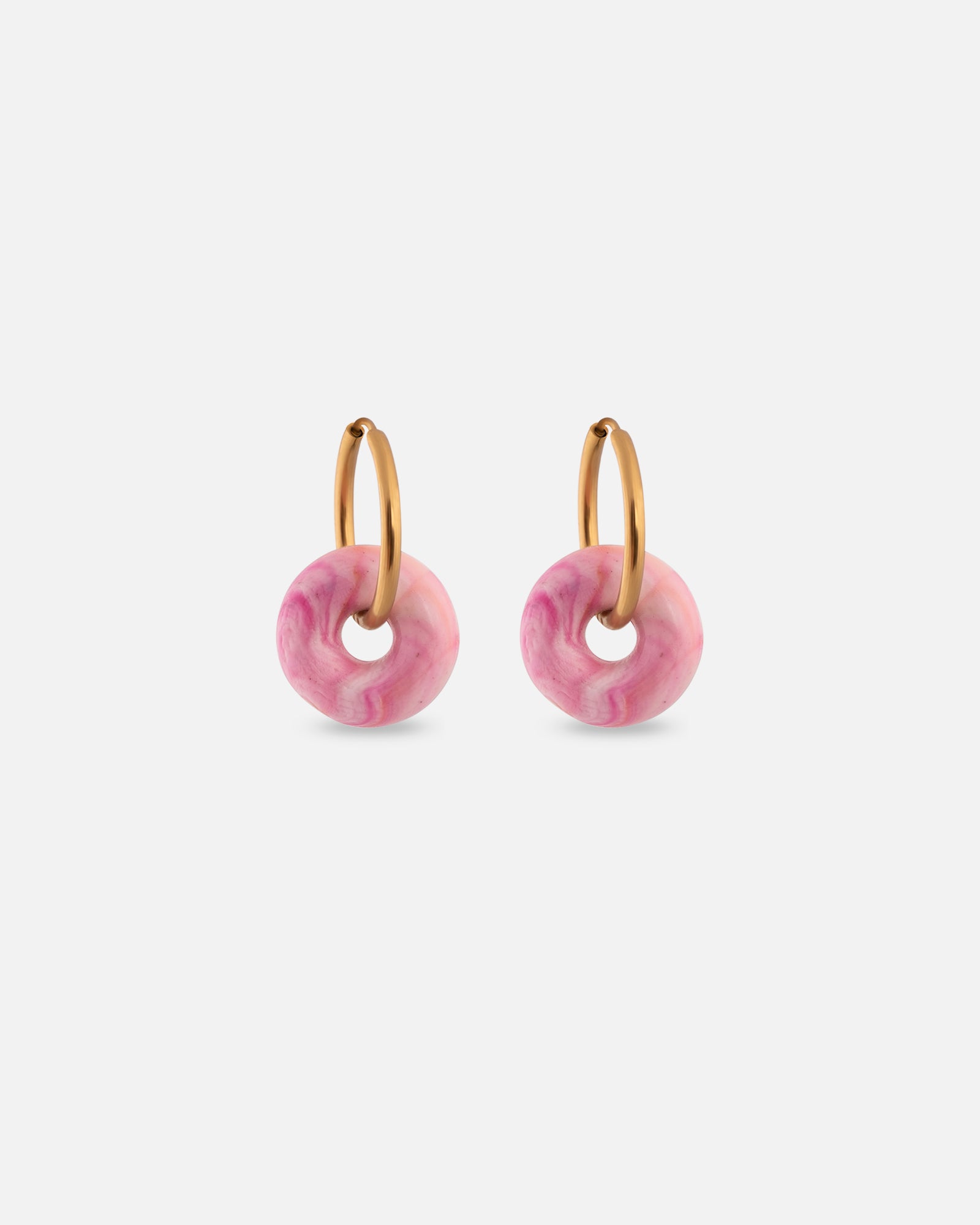 KOHO Ohrringe Mali aus recyceltem Meeresplastik und Edelstahl gold – Farbe korall rosa lachsfarben (Coral Drift), 14mm Ø, 1.5mm dick – handgemacht