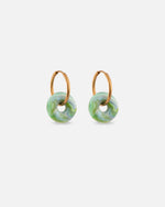 KOHO Ohrringe Mali aus recyceltem Meeresplastik und Edelstahl gold – Farbe tuerkisgruen (Reef Flow), 14mm Ø, 1.5mm dick – handgemacht
